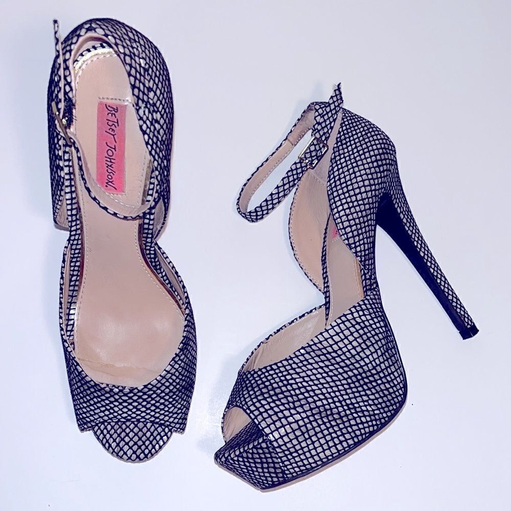 Betsey Johnson ankle strap 5.5” black textured stilettos